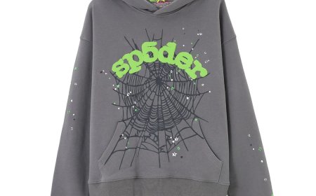 Creating the Perfect Everyday Look with Less Effort in a Hoodie