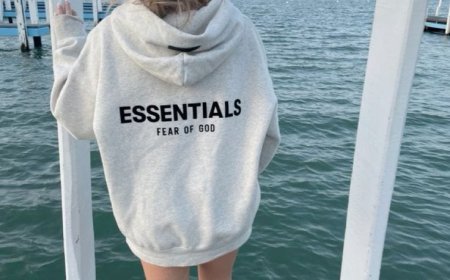 Beige Essentials Hoodie vs. Black Essentials Hoodie: A Style and Comfort Breakdown